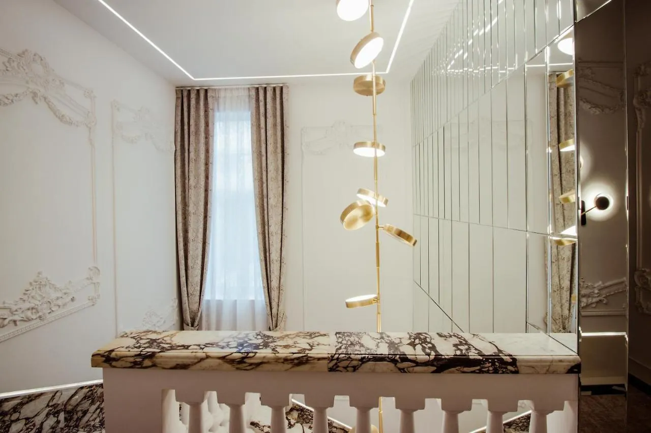 The Crown Boutique Hotel & Spa Tirana 4*,